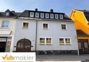 Reihenmittelhaus in zentraler Lage von Naila bietet ein großzügiges Zuhause