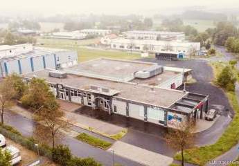 Attraktive Gewerbeimmobilie in Tirschenreuth: 9.5% Rendite!
Verkaufsfläche -Diskothek – Spielothek – Bistro – Parkplatz