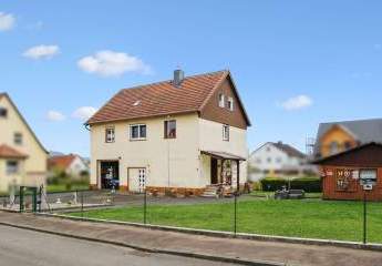 ***Charmantes Einfamilienhaus mit viel Platz und Potenzial***