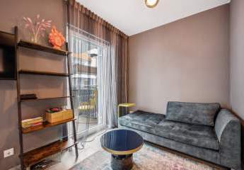 Bezugsfreie möblierte 1/2-Zi-Wohnung mit Balkon zum Verkauf nahe Boxhagener Platz in  Friedrichshain