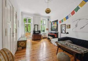 Bezugsfreie charmante 3-Zimmer-Altbauwohnung mit Balkon und Blick auf den Boxhagener Platz