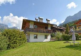Wohnhaus mit zwei separaten Wohnungen und Garten in Soraga im Val di Fassa - Trentino / Südtirol