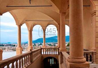 Historisches Schloss mit herrlichem Meerblick und Park an der Ligurischen Küste in Loano - Ligurien