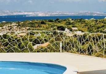 Exklusive Villa mit Meerblick, Pool und Dependance in Arzachena – Sardinien