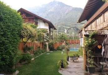 Großzügige Wohnung mit Garten, Pool, Wein- und Partykeller in Algund - Südtirol