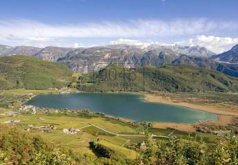 Exklusives freistehendes Haus am Kalterer See / Südtirol – Einmalige Lage, Liebhaberstück