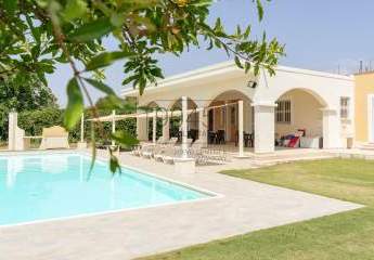 Prestige-Immobilie mit Gästehaus und weitläufigem Grundstück im Süden Sardiniens