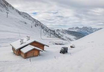 Exklusive Ski-in/Ski-out-Baita in der Val Jumela – Ein einzigartiges Refugium in absoluter Alleinlage im Herzen der Dolomiten