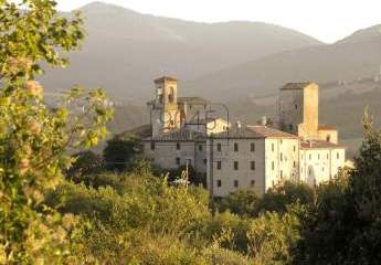 Historisches 4-Sterne-Schlosshotel mit 16 Apartments und 65 Betten - Umbrien