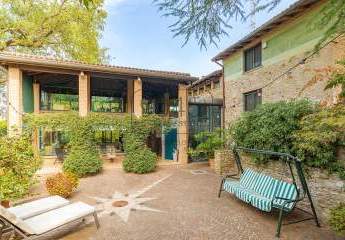 Moderne Villa mit Panoramablick in Castel San Pietro Terme – Emilia-Romagna