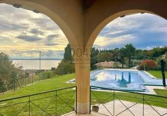 Exclusive Villa auf einer Anhöhe mit Seeblick und Pool in Costermano - Gardasee