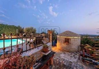 Exklusives Apartmenthaus mit Meerblick in Kaštelir – Perfekte Kombination aus Wohnen und Vermietung