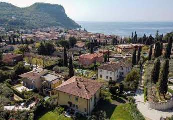 Exklusives Villenanwesen mit Seeblick in Garda - Gardasee