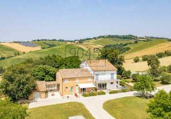 Charmantes Landhaus mit 4 Apartments und Panoramablick in Belvedere Ostrense – Marken