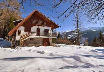 Exklusive Panoramavilla in Bellamonte – Wohnen in sonniger Ruhelage mit Blick auf die Dolomiten