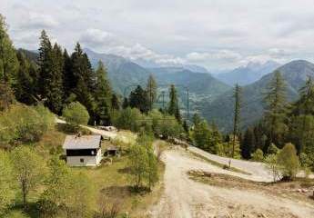 Charmante Berghütte in den Trentiner Dolomiten – Ihr alpines Refugium am Passo Brocon