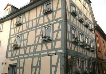 Haus mit drei Wohnungen