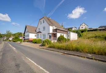 Kapitalanlage - 2 Wohneinheiten in Oberlahr mit Nebengebäude und Garage