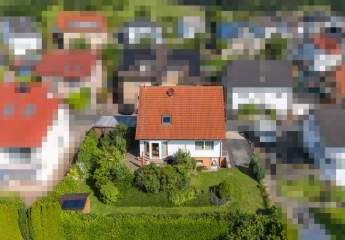 Platz für Familie & Wohnmobil: Einfamilienhaus mit Ausblick und allem Drum und Dran in Hausen-Wied!