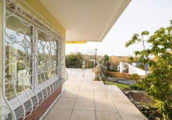 Helles, modernes Einfamiienhaus mit Terrasse - Balkon + Garten in Hümmerich - Weitblick in die Eifel