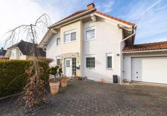 Einfamilienhaus mit Einliegerwohnung, Doppelgarage und Garten. Willkommen in Horhausen!