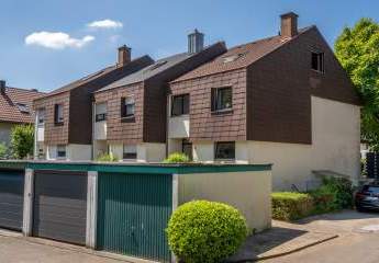 LÖRRACH-BROMBACH REIHENENDHAUS MIT EINLIEGERWOHNUNG, GARTEN UND 4 PARKPLÄTZEN