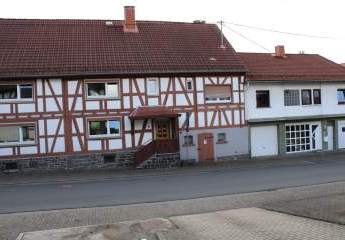 ZWEI Doppelhaushälften zu verkaufen - 
sofort bezugsbereit mit großem Erweiterungspotenzial!