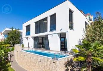 Exklusives Haus mit Pool, 250 m vom Meer entfernt