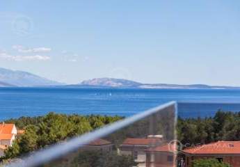 Neue Wohnung mit drei Schlafzimmern und Meerblick in einer modernen Villa mit Pool in der Stadt Krk!