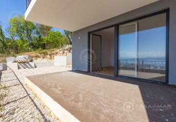 Wohnung im Erdgeschoss mit Panoramablick auf das Meer