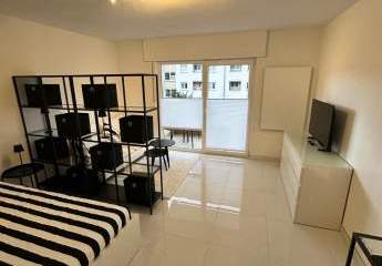 City-Living pur: Renovierte, möblierte 1,5-Zimmer-Wohnung in Bestlage