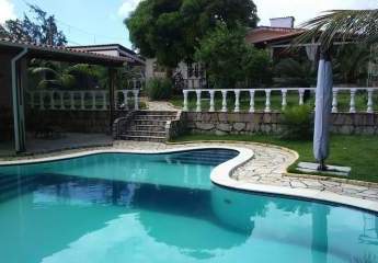 Haus mit  Pool und Garten