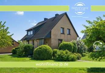Einfamilienhaus mit Einliegerwohnung, großzügigem Garten und 2 Garagen