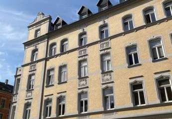 Großzügige 3-Zimmer mit Laminat, EBK, Wannenbad mit Fenster und Balkon in zentraler Lage