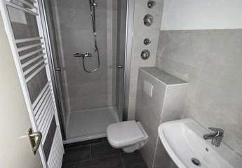 Gemütliche 2-Zimmer mit Dusche und Laminat in Bestlage!
