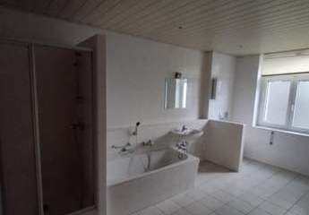 Große 3-Zimmer mit Laminat, Balkon, Wanne und Dusche in ruhiger Lage