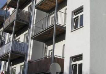 Große und vermietete 2-Zimmer mit Balkon, Wanne und Laminat in sehr guter Lage