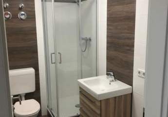 Frisch renovierte 2-Zimmer mit EBK und neuem Bad in beliebter Lage! TG mgl.!