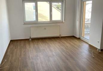 Gemütliche 2-Zimmer mit Wannenbad, EBK, Balkon und Laminat in sehr guter Lage! TG SP mgl.