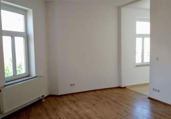 Günstige 2-Zimmer mit Laminat, Aufzug und Eckwanne in guter Lage!