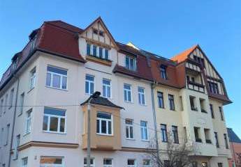 Große DG 4,5 Zimmer mit Einbauküche und Laminat in sehr guter Lage!