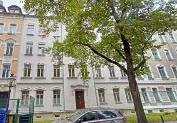 * DG 2-Zimmer mit Wannenbad, offener Küche und Laminat! *
