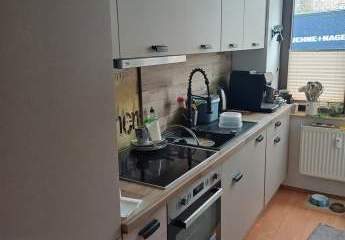 Kompakte 3-Zimmer mit Laminat, Balkon, Einbauküche und Wannenbad in guter Lage!