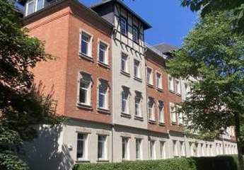Großzügige 2-Zimmer mit Laminat, Wannenbad, SP und Balkon in ruhiger Lage! EBK mgl.