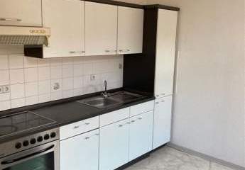 * Kompakte 3-Zimmer mit Einbauküche, Laminat und Wannenbad in Zentrumsnähe! * Stellplatz mgl.