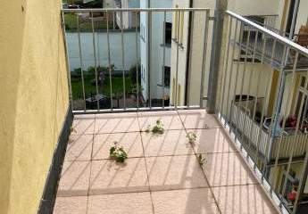 * Günstige 3-Zimmer mit Balkon, Laminat, Abstellraum und Wanne in ruhiger Lage *