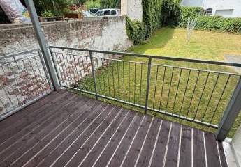 Großzügige 2-Zimmer mit Laminat, Wannenbad und Balkon in guter Lage! EBK mgl.