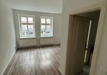 Kompakte 2-Zimmer mit Einbauküche, Laminat und Wannenbad in guter Lage
