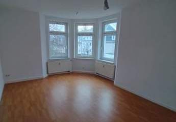Großzügige 1-Zimmer mit Laminat und Dusche in ruhiger Lage