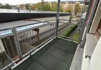 Großzügige 2-Zimmer mit Balkon, offener Küche und Laminat in guter Lage!